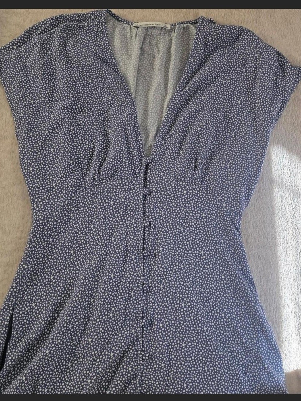 Abercrombie and Fitch polka-dot mini dress. V-neckline.Size Small